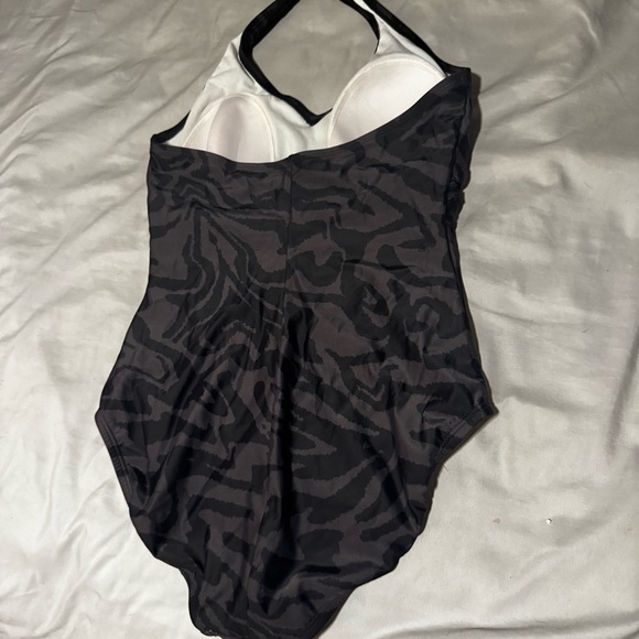 Speedo camo halter one piece swim suit size 12 - Picture 3 of 5
